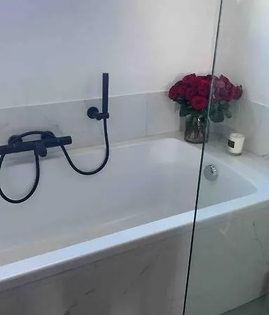 Modern & Spacious 2Bed Apartment, Great Location Апартаменты *