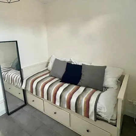 Modern & Spacious 2Bed Apartment, Great Location 아파트 암스테르담
