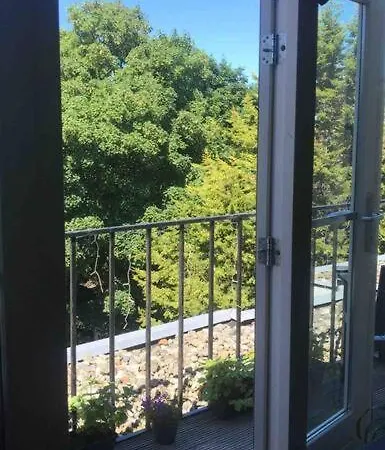 Modern & Spacious 2Bed Apartment, Great Location
