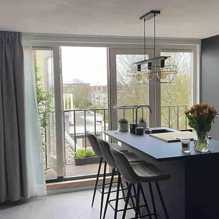 Daire Modern & Spacious 2Bed Apartment, Great Location *