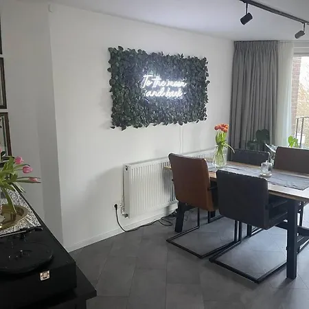 아파트 Modern & Spacious 2Bed Apartment, Great Location *
