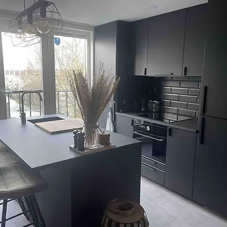 Апартаменты Modern & Spacious 2Bed Apartment, Great Location