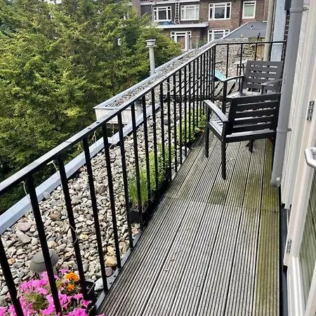 Modern & Spacious 2Bed Apartment, Great Location
