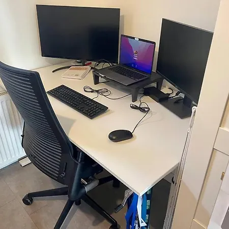 Apartment Modern & Spacious 2Bed Apartment, Great Location *